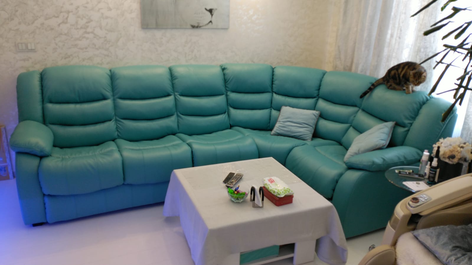 Перетяжка дивана на дому. Спортивная